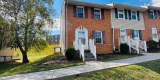 2 Bedroom, 1.5 Bath Townhouse Gallery 1