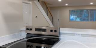 Spacious 2 bedroom duplex with attached garage Gallery 4