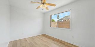 2601 E DAHLIA Drive Gallery 23