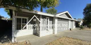 Charming Citrus Heights 3bd/2ba Duplex with 2 Car Garage Gallery 4