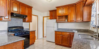 Spacious 3-Bedroom House in Oakland's Meadow Brook Gallery 10