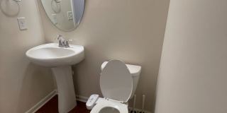 Room in 6 Bedroom Home at Agnew Dr Gallery 5