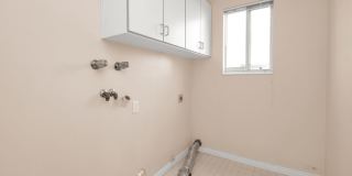 Amazing 4 Bed - 3.5 Bath, Pet-Friendly Layton Home! Available NOW! Gallery 1