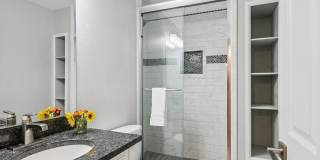 Charming 4BR Townhome in Thornton Gallery 10