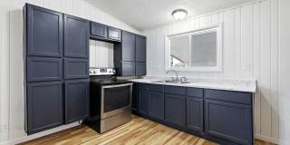 Charming 3 bedroom home with huge yard! Gallery 6