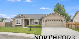Well-maintained Home Offering Comfort, Functionality, and a Convenient Location Gallery 1