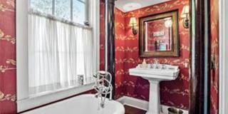 Beautiful 2 bedroom/ 2 bathroom apartment located right on Historic Main Street in St. Charles. Beautiful 2 bedroom/ 2 bathroom apartment located right on Historic Main Street in St. Charles. Gallery 23