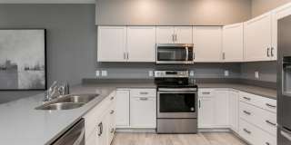 Fully Furnished Townhome Blocks Away From Downtown Gallery 13