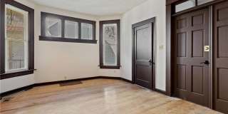 U of M~ Marcy Holmes SFH ~ 6 Bedroom House ~ September 2026! Gallery 3