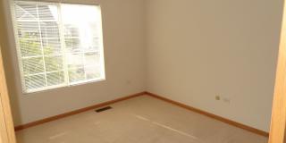 Beautiful & Very Spacious End Unit 2 bedroom  2 car garage. Must See. Gallery 4