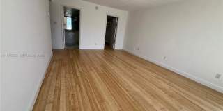 5600 Collins Avenue Gallery 19
