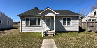 Charming 2BR/1BA Home in a Convenient Location Gallery 1