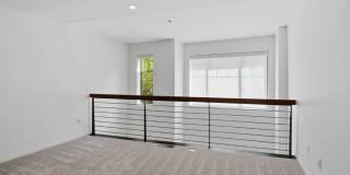 2Bd/1.75Ba Bellevue Townhome Gallery 17