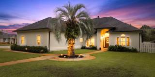 Beautiful 3+ bedroom home with screened pool enclosure and lots of parking! Gallery 1