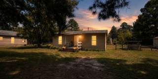 Charming 3BR House in quiet countryside of Montgomery Gallery 1