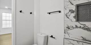 Room in 4 Bedroom Home at Fair St SW Gallery 7