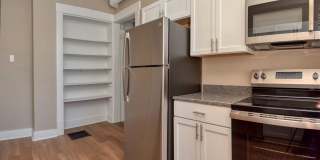 Newly Remodeled 3BR/1.5BA Townhome - Bates Hendricks Gallery 11