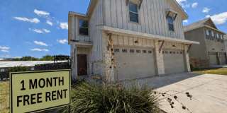 3/2.5/1.5 Duplex /Easy access to I-35 / Fridge, Washer, Dryer / Fenced in yard / NBISD Gallery 1