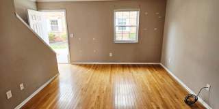 COMING SOON! 2BR Townhome in Clintonville near OSU – W/D, Parking, Pet Friendly Gallery 7