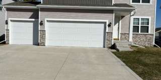 Spacious 4 Bedroom Home in Ankeny with 3-car garage  private backyard!! Gallery 1