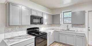 Fully Renovated 3 Bedroom, 1 Bathroom Townhouse Gallery 3