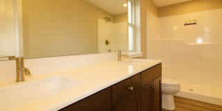 Your Bend Retreat: Spacious End Unit Townhouse with Pilot Butte Views Gallery 19