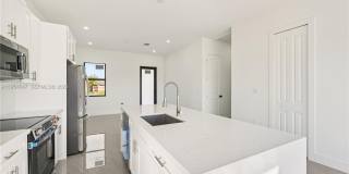 4402 E 19th Street Gallery 6