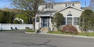 31 Ledge Avenue Gallery 1