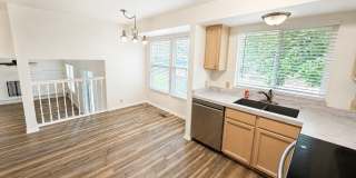 Spacious 5-Bedroom Sandy Home with Large Fenced Yard Spacious 5-Bedroom Sandy Home with Large Fenced Yard Gallery 10