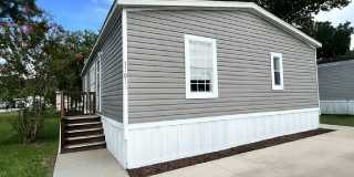 1701 Daffodil Ave Gallery 1