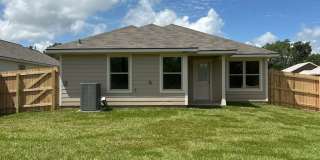 Bryan - BRAND NEW HOUSE -3 bedrooms / 2 bath / 2 car garage with fenced in yard. Gallery 6