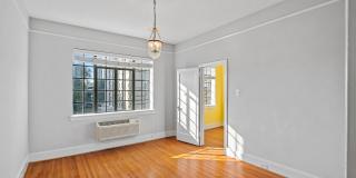 301 W 10th St Gallery 14