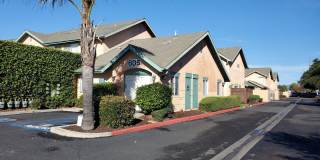 Los Pinos Court Gallery 1