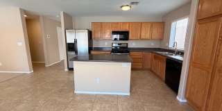 3 Bedroom House with Pool Gallery 8