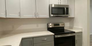 Nicely renovated 2 bedroom unit near the Green Line. Gallery 1