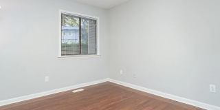 Room in 3 Bedroom Home at Sandy Creek Dr Gallery 6