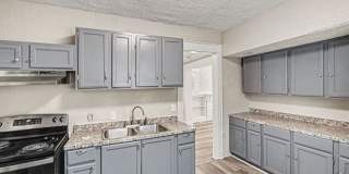 MOVE IN SPECIAL* $250 Off First Full Month's Rent OR Free 55in TV! Gallery 3