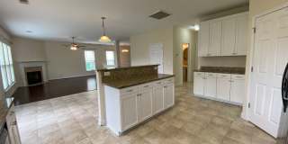 4 bedroom 2.5 bath home with a loft Gallery 10