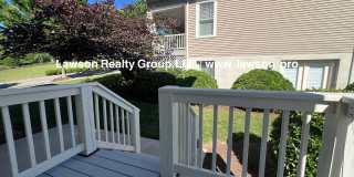 Upscale Three Bedroom in Colonial Green with Garage Upscale Three Bedroom in Colonial Green with Garage Gallery 8