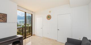 16275 Collins Avenue Gallery 16