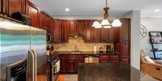 Beautiful 3 Bedroom Bridgeport Townhome! Gallery 9