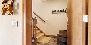 Beautiful townhome, ski shuttle, views, utilities included, pets negotiable, winter lease! Take a look quick! Beautiful townhome, ski shuttle, views, utilities included, pets negotiable, winter lease! Take a look quick! Gallery 43
