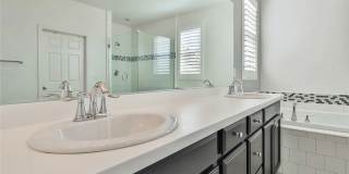 6746 N Glasner Gallery 37