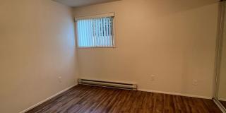 2 Bedroom Condo in Lake Oswego Gallery 24