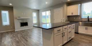 Exquisite 3-Bedroom Home with Modern Elegance and Scenic Views! Gallery 4
