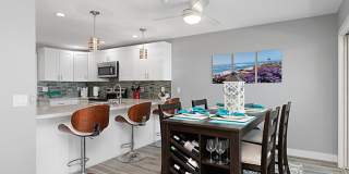 910 N Pacific St Gallery 7