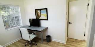 300 NE 7th Street Gallery 10