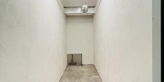 39 Athens St Gallery 8