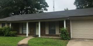 3/2/2 Fenced yard , pet friendly Gallery 1