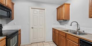 1002 Applewood Circle Gallery 8